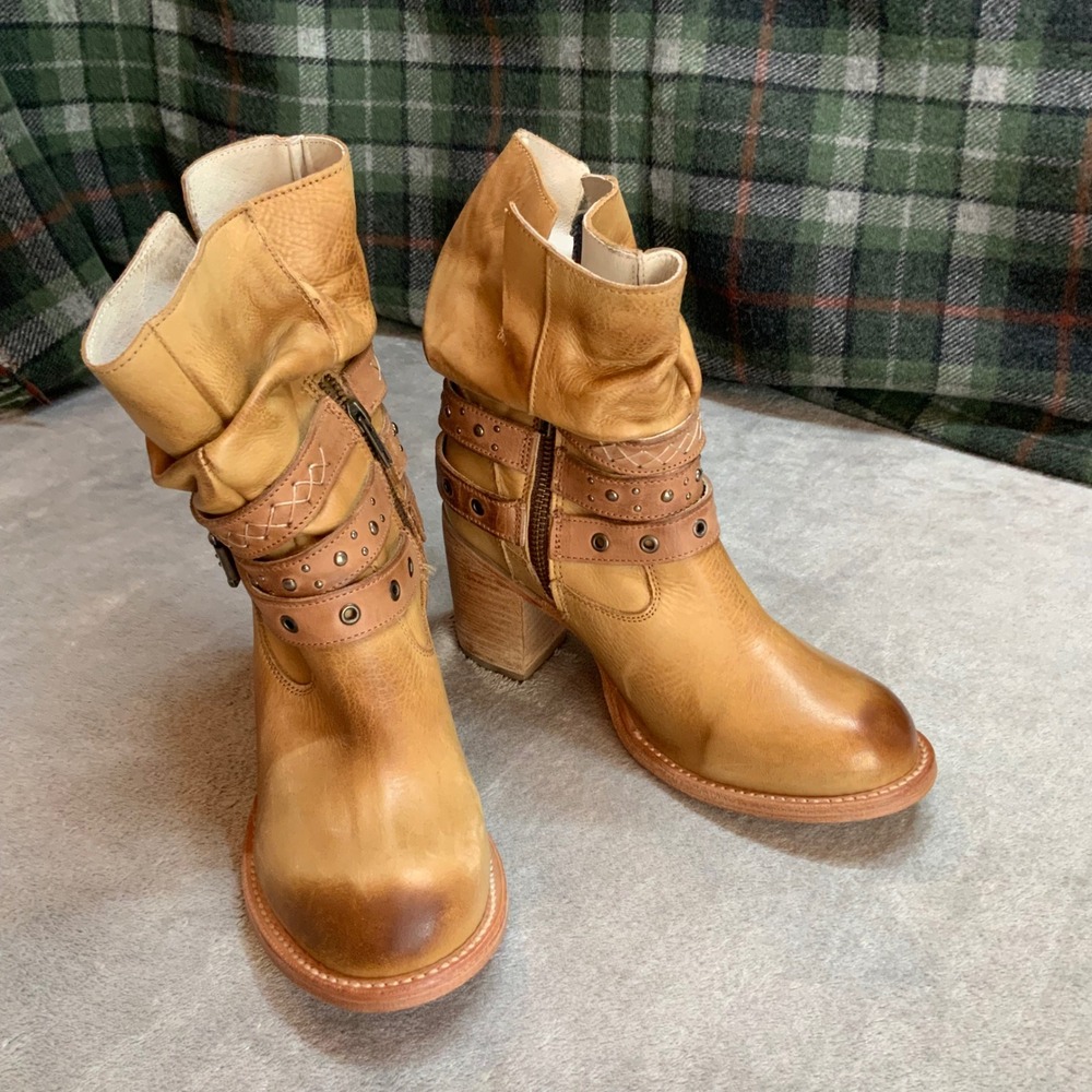 Freebird Blaine Tan Leather Distressed Buckle Studded Ankle Boots Womens Size 8